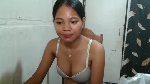 Snapshot of krisloversweet1 chatting on February 5, 12:43 pm Kris online show from February 5, 12:43 pm