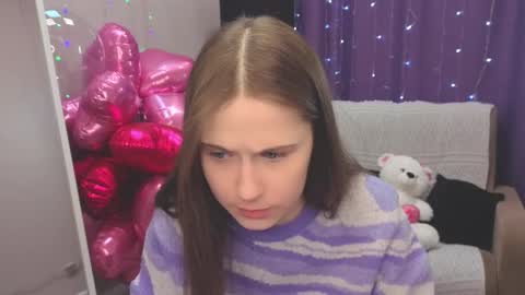 Snapshot of krispi_2000 chatting on February 13, 5:25 am Kriss online show from February 13, 5:25 am