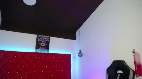 kriss_sweetboobs online show from May 12, 12:57 pm