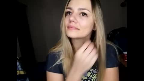 Snapshot of krisssexi chatting on December 18, 11:45 am KrissSexi online show from December 18, 11:45 am