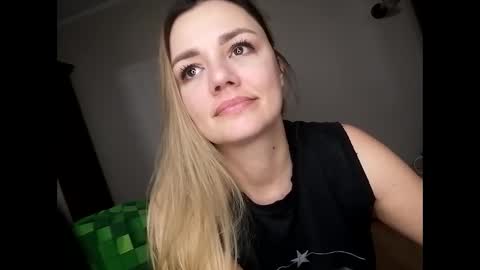 Snapshot of krisssexi chatting on January 16, 5:33 pm KrissSexi online show from January 16, 5:33 pm