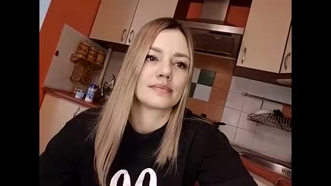 Snapshot of krisssexi chatting on February 7, 4:37 am KrissSexi online show from February 7, 4:37 am