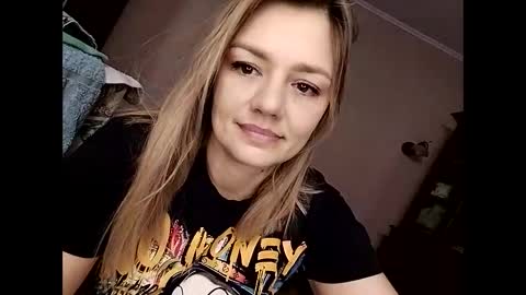 Snapshot of krisssexi chatting on February 21, 1:44 pm KrissSexi online show from February 21, 1:44 pm