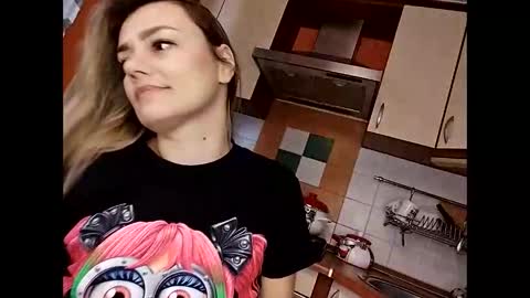 Snapshot of krisssexi chatting on March 4, 5:32 am KrissSexi online show from March 4, 5:32 am