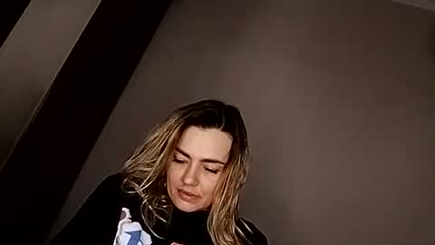 Snapshot of krisssexi chatting on September 9, 10:42 pm KrissSexi online show from September 9, 10:42 pm