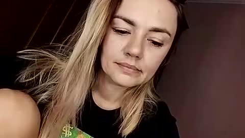 Snapshot of krisssexi chatting on September 17, 4:36 am KrissSexi online show from September 17, 4:36 am