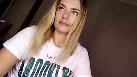 Snapshot of krisssexi chatting on October 6, 2:31 am KrissSexi online show from October 6, 2:31 am