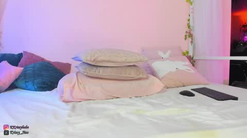 Snapshot of krissysins chatting on February 6, 8:07 am Christina online show from February 6, 8:07 am