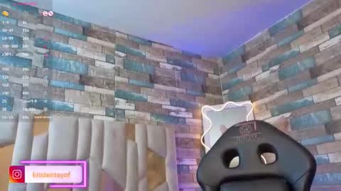 Snapshot of kristen_tay chatting on February 3, 6:40 am kristen_tay online show from February 3, 6:40 am