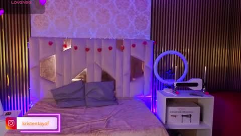 kristen_tay online show from April 2, 3:04 am