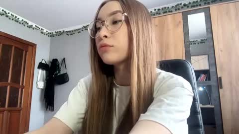 Mila online show from April 25, 10:18 am