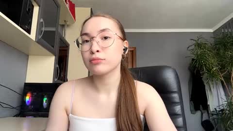 Mila online show from May 14, 11:06 am