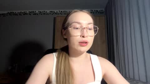 Mila online show from June 3, 11:10 pm