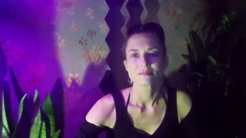 Snapshot of kristinagold44 chatting on December 11, 9:23 pm Kristina online show from December 11, 9:23 pm