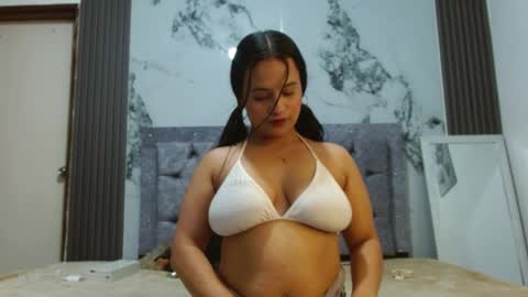 Snapshot of kristy_bennet1 chatting on May 14, 7:53 pm Kristy online show from May 14, 7:53 pm