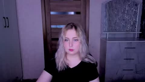 Snapshot of kristy_fran chatting on June 22, 9:56 pm Kristy online show from June 22, 9:56 pm