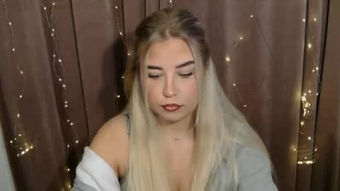 Snapshot of kristyflowers chatting on December 2, 6:20 am KristyFlowers online show from December 2, 6:20 am