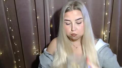 Snapshot of kristyflowers chatting on December 2, 9:45 am KristyFlowers online show from December 2, 9:45 am