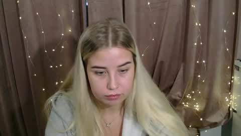 Snapshot of kristyflowers chatting on December 6, 9:43 am KristyFlowers online show from December 6, 9:43 am