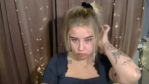 Snapshot of kristyflowers chatting on December 7, 6:54 am KristyFlowers online show from December 7, 6:54 am