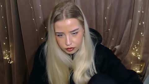 Snapshot of kristyflowers chatting on December 12, 7:26 pm KristyFlowers online show from December 12, 7:26 pm