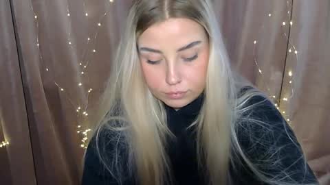 Snapshot of kristyflowers chatting on December 16, 10:50 am KristyFlowers online show from December 16, 10:50 am