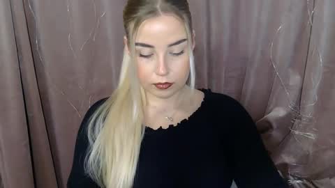 Snapshot of kristyflowers chatting on December 17, 6:24 am KristyFlowers online show from December 17, 6:24 am