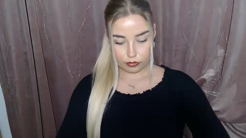 Snapshot of kristyflowers chatting on December 17, 10:01 am KristyFlowers online show from December 17, 10:01 am