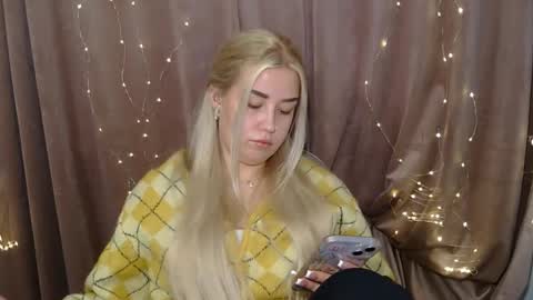 Snapshot of kristyflowers chatting on December 20, 10:16 am KristyFlowers online show from December 20, 10:16 am