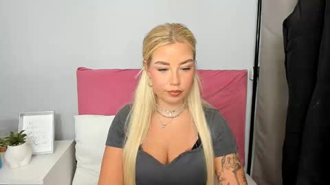 Snapshot of kristyflowers chatting on January 15, 6:01 am KristyFlowers online show from January 15, 6:01 am