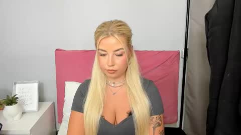Snapshot of kristyflowers chatting on January 15, 9:02 am KristyFlowers online show from January 15, 9:02 am