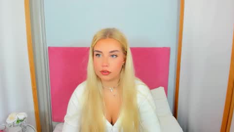 Snapshot of kristyflowers chatting on February 2, 6:15 am KristyFlowers online show from February 2, 6:15 am