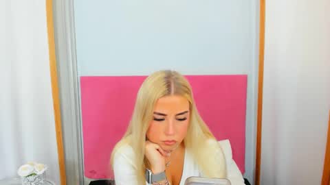 Snapshot of kristyflowers chatting on February 7, 9:47 am KristyFlowers online show from February 7, 9:47 am