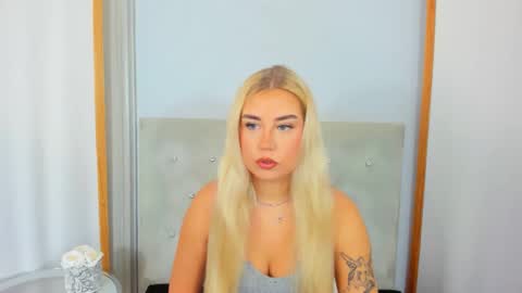 Snapshot of kristyflowers chatting on February 12, 6:08 am KristyFlowers online show from February 12, 6:08 am