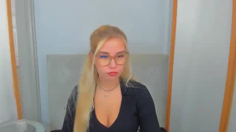 Snapshot of kristyflowers chatting on March 1, 6:24 am KristyFlowers online show from March 1, 6:24 am