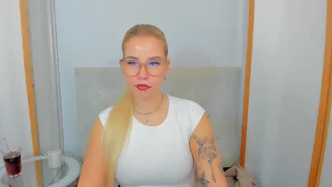 Snapshot of kristyflowers chatting on March 4, 6:26 am KristyFlowers online show from March 4, 6:26 am