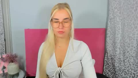 Snapshot of kristyflowers chatting on October 12, 6:56 am KristyFlowers online show from October 12, 6:56 am
