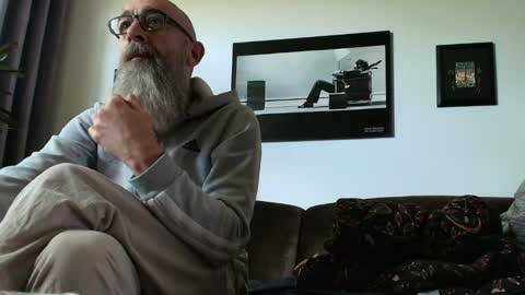 krummersaebel online show from April 18, 10:08 am