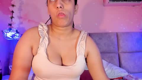 Snapshot of krystalswift_ chatting on February 23, 3:04 am krystalswift_ online show from February 23, 3:04 am