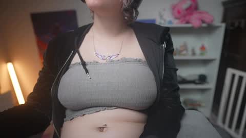 Snapshot of krystalsyxx chatting on February 7, 9:26 pm Krystal Syx online show from February 7, 9:26 pm