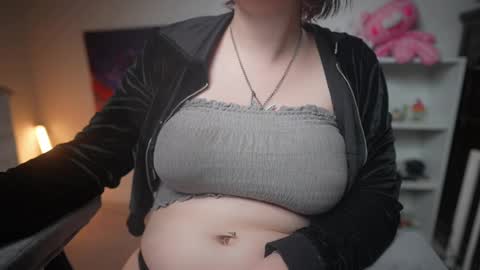 Snapshot of krystalsyxx chatting on February 21, 10:59 pm Krystal Syx online show from February 21, 10:59 pm