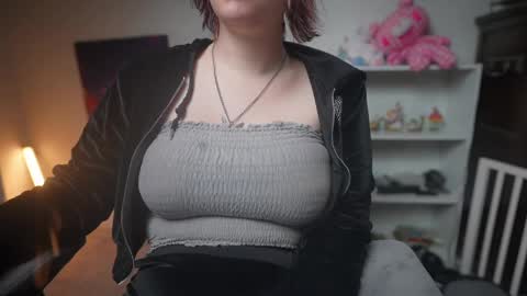 Snapshot of krystalsyxx chatting on March 2, 5:14 pm Krystal Syx online show from March 2, 5:14 pm