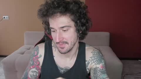 Snapshot of kumisboy chatting on January 29, 7:04 am Robert online show from January 29, 7:04 am