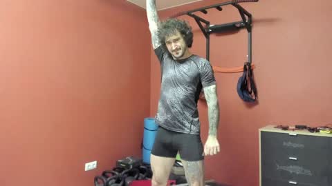 Snapshot of kumisboy chatting on February 4, 12:11 pm Robert online show from February 4, 12:11 pm