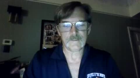 Snapshot of kurt3398 chatting on May 28, 1:25 am kurt3398 online show from May 28, 1:25 am