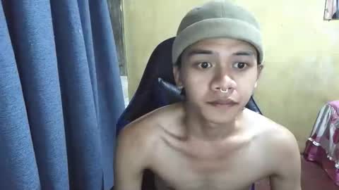 Snapshot of kurtxxx07 chatting on April 21, 7:14 am kurtxxx07 online show from April 21, 7:14 am