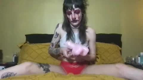 Kweef Kween online show from May 18, 2:51 am