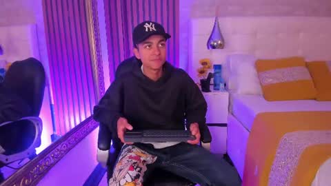 Snapshot of kylepresly chatting on June 18, 4:13 am Kyle online show from June 18, 4:13 am