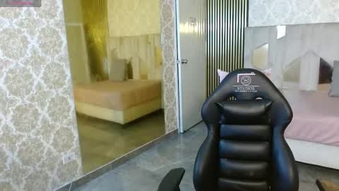 kyler_tay online show from May 14, 11:50 am