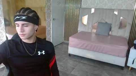 kyler_tay online show from May 26, 11:50 am